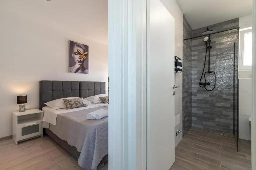 Villa Helena Trogir 0*,  Croatia